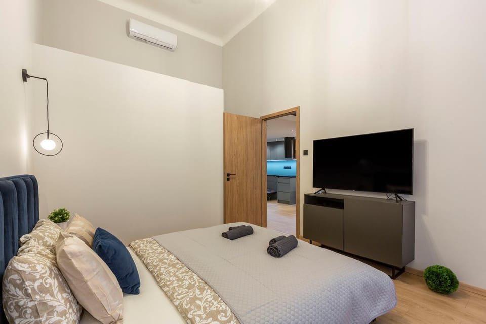 Communal lounge/ TV room, Bed, TV and multimedia, Evening entertainment, Bedroom