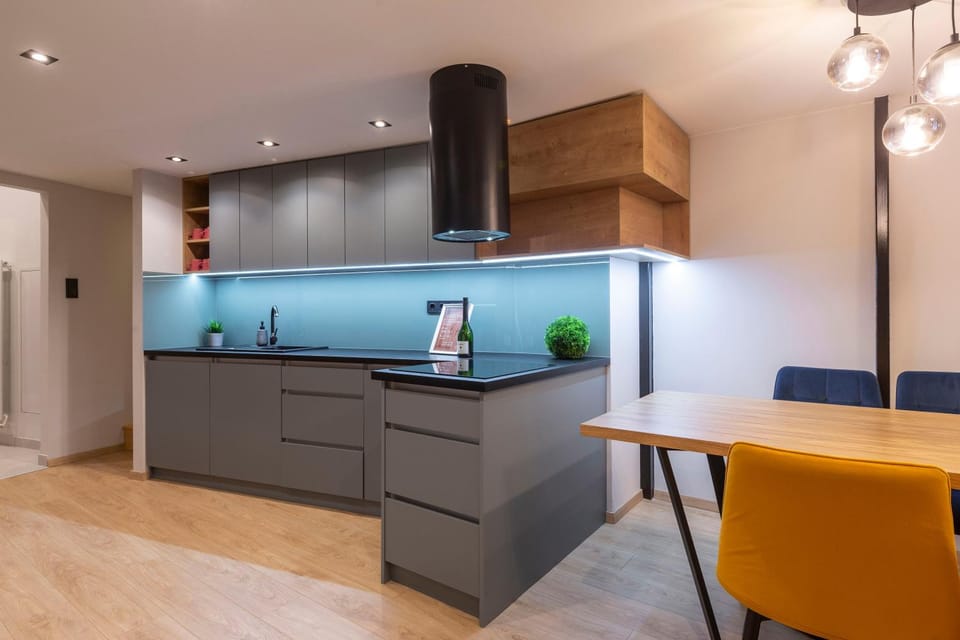 Kitchen or kitchenette, Dining area, minibar, pet friendly, stove