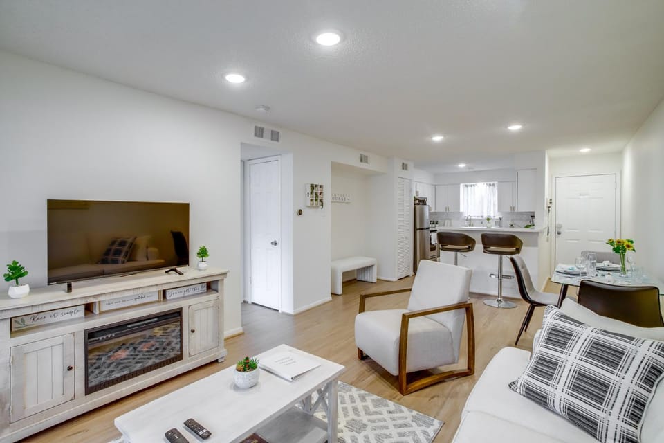 Chic Montgomery Condo w/ Balcony + Pool Access! House in Lake Conroe