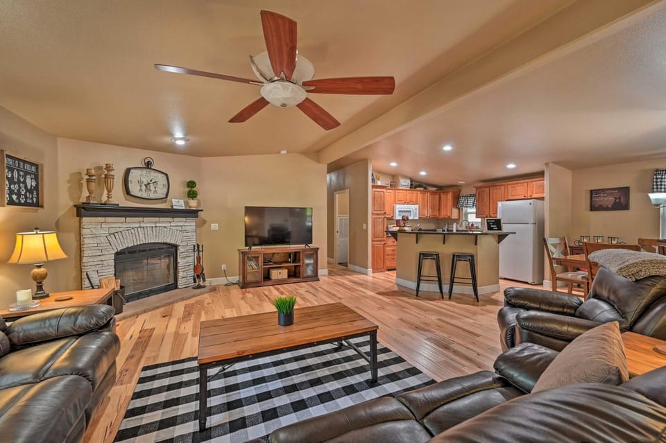 Near Hiking: Munds Park Cabin w/ Deck & Yard Cabin in Munds Park