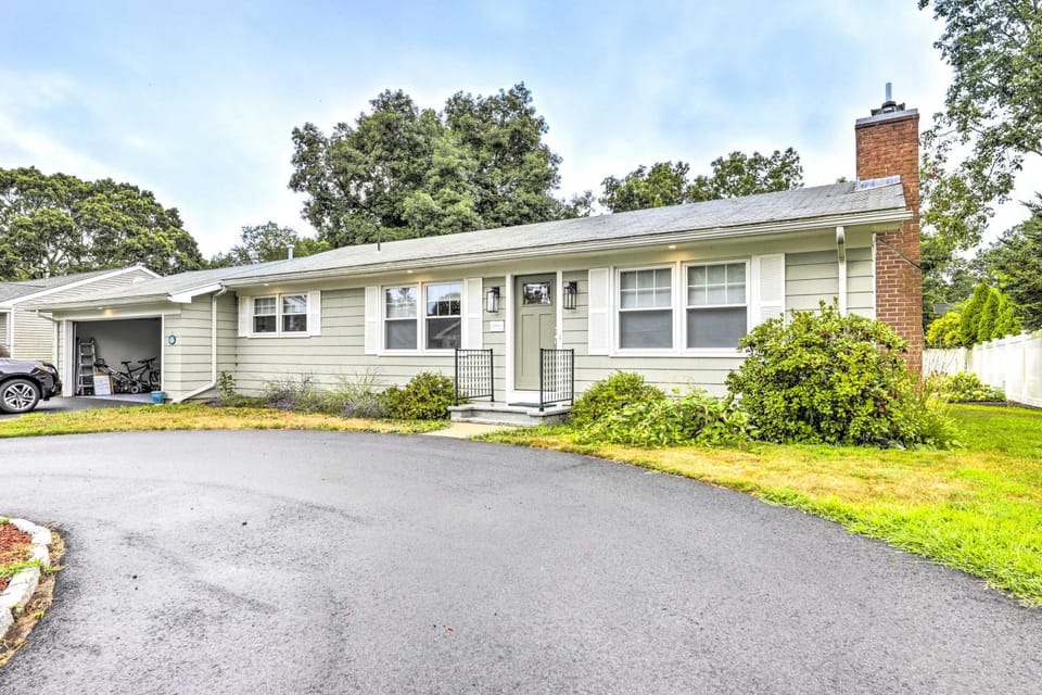 Charming Old Saybrook Cottage < 1 Mi to Beach House in Old Saybrook