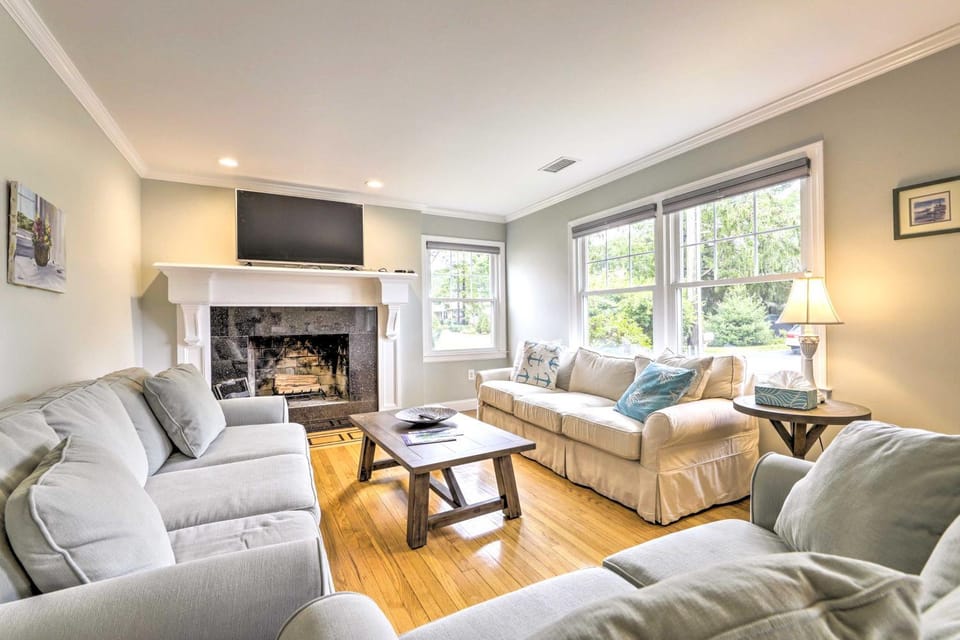 Charming Old Saybrook Cottage < 1 Mi to Beach House in Old Saybrook