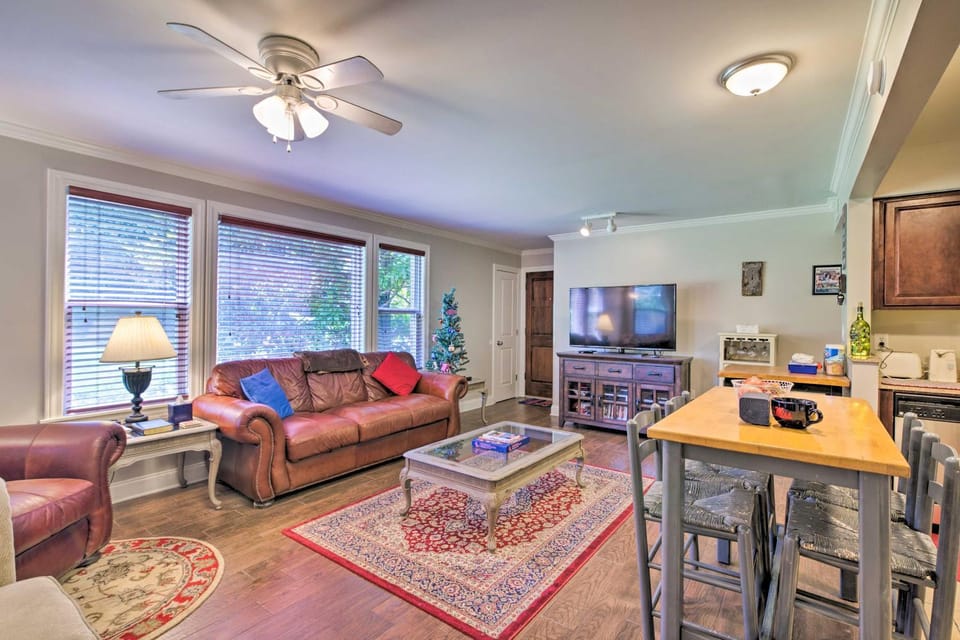 Sip Happens: Oxford Condo 1 Mi to Ole Miss + Grove House in Oxford