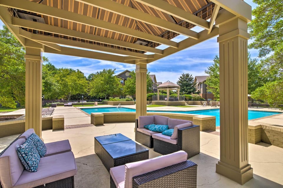 Sip Happens: Oxford Condo 1 Mi to Ole Miss + Grove House in Oxford