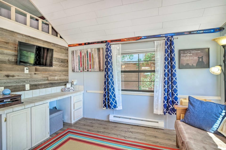 6 Mi to Ski Resort! Lakefront Breckenridge Cabin Cabin in Summit County