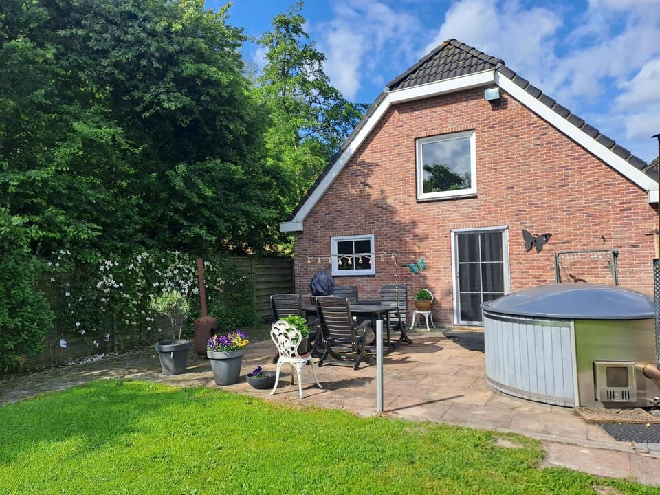 Property building, Garden, Garden view, sunbed