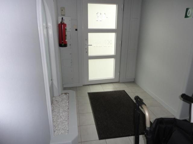 nabij station op begane grond in residentie jane - niet goed geld terug garantie - 10 min tot brugge - gratis fietsenstalling Apartment in Bruges