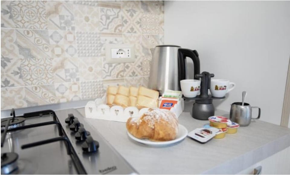 Coffee/tea facilities, Kitchen or kitchenette, Breakfast