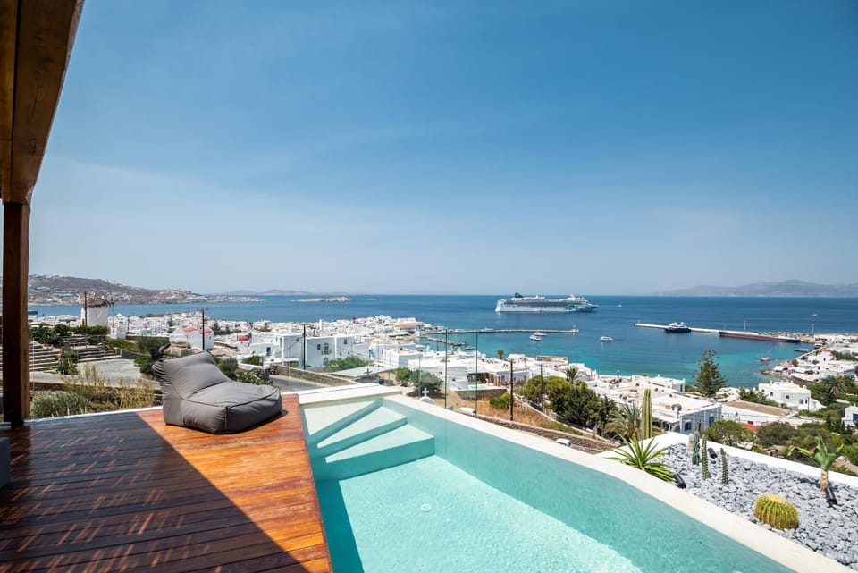 View (from property/room), Sea view, Swimming pool