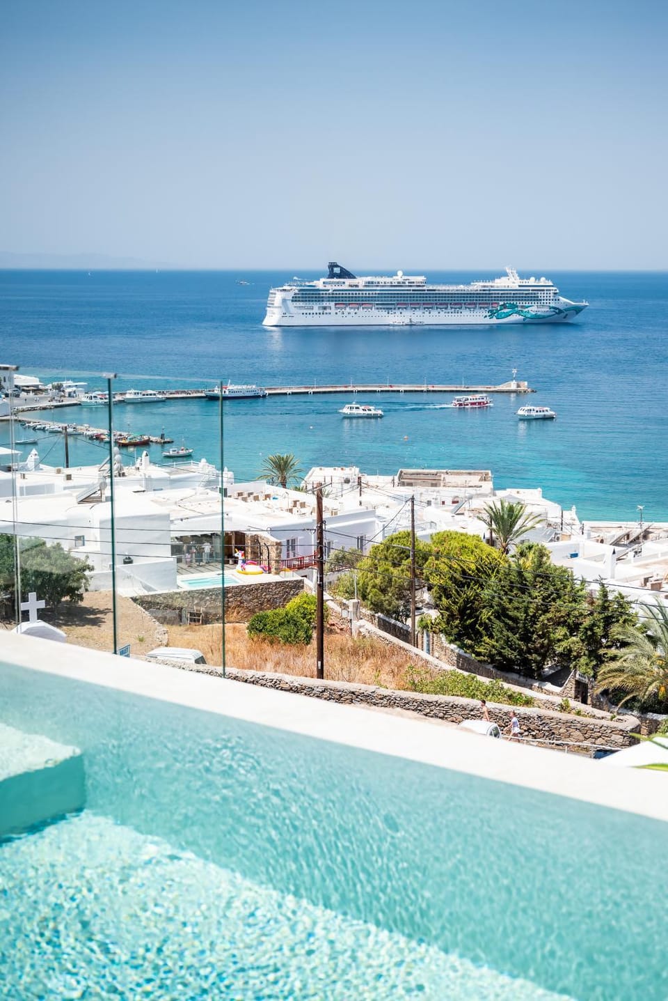 View (from property/room), Sea view, Swimming pool