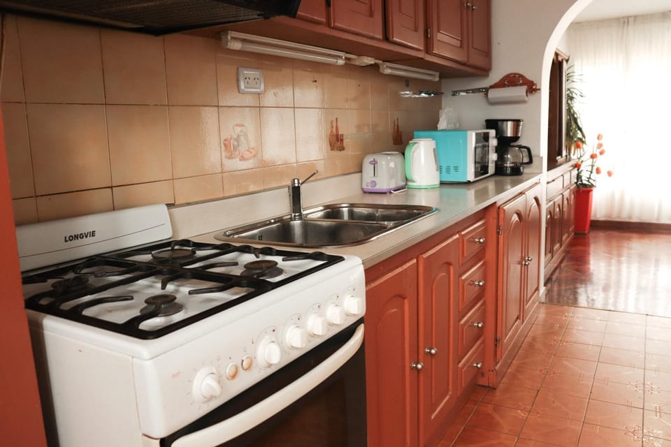 Kitchen or kitchenette, dishwasher, minibar, stove