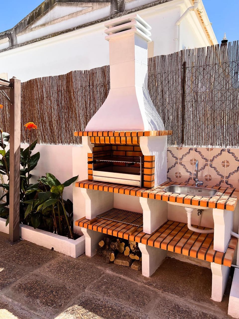 Sunshine Villa with Heated Pool Villa in Faro