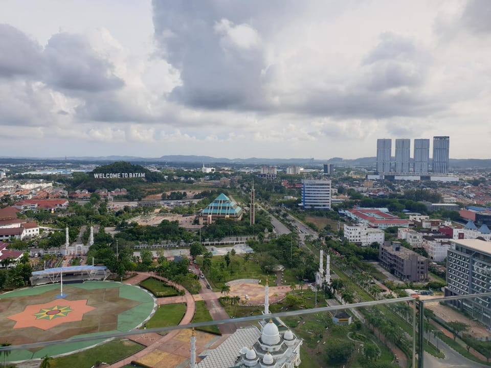 View (from property/room), Balcony/Terrace, City view