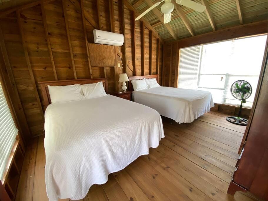 Bed, Photo of the whole room, Bedroom, fireplace, air conditioner