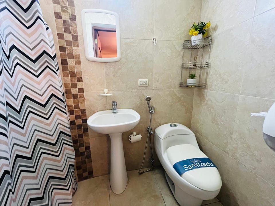 Mega Suite junto al San Marino Shopping Apartment in Guayaquil
