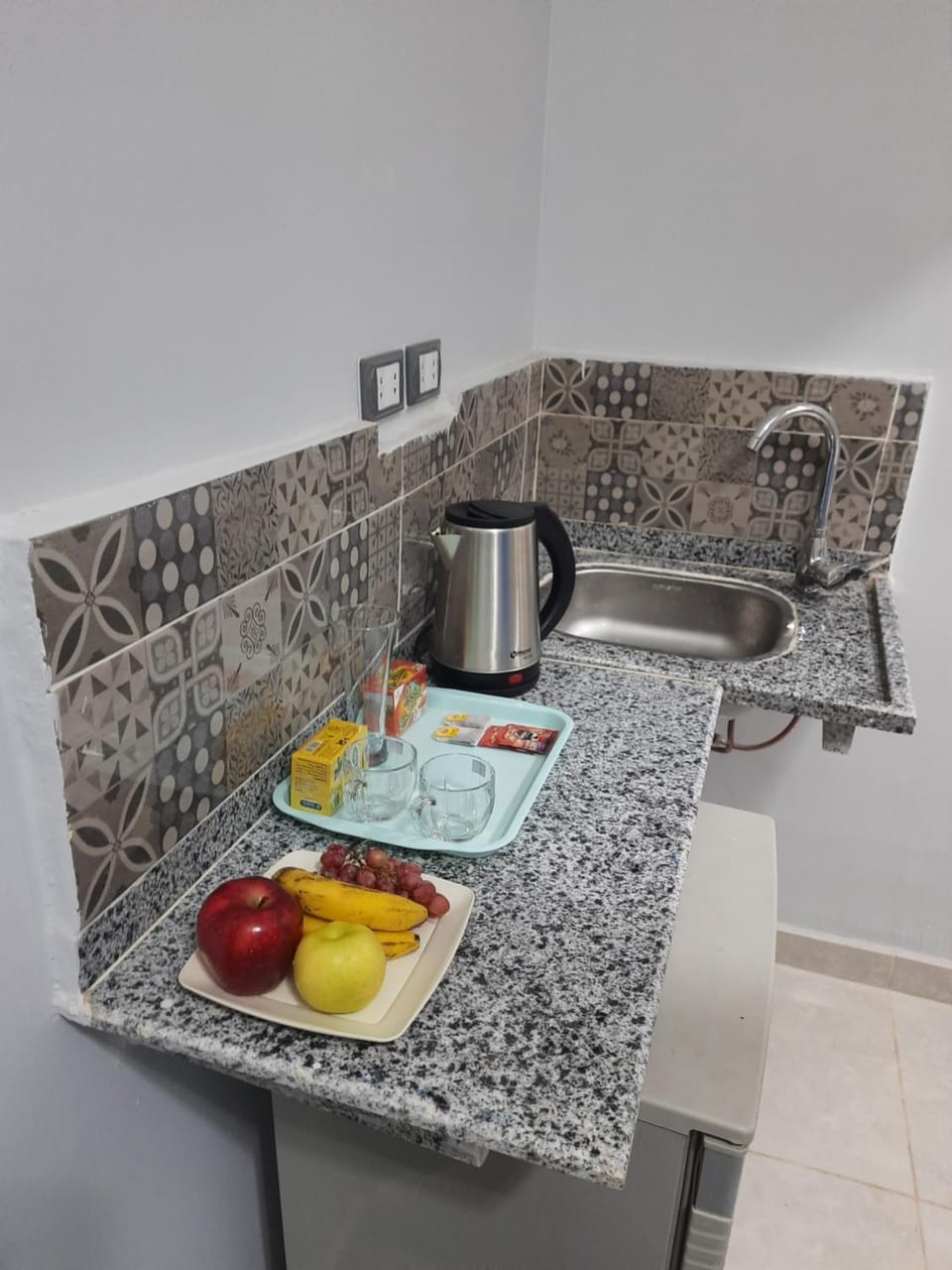 Coffee/tea facilities, Kitchen or kitchenette, Food and drinks, Dining area, Food, Meals, Breakfast, Lunch, Dinner, Drinks, internet, kitchen