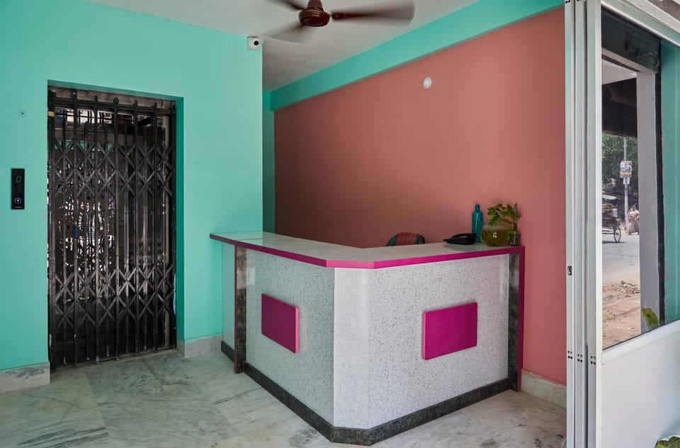 deb Guest House And Banquet hall Bed and Breakfast in Kolkata