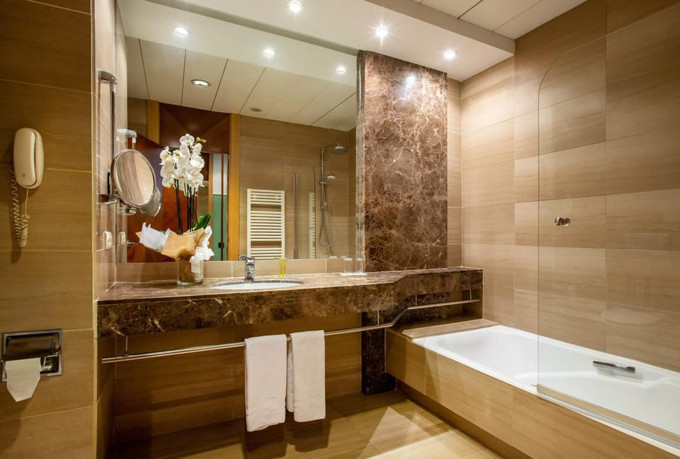Bathroom, Bath, bidet, hair dryier, towels