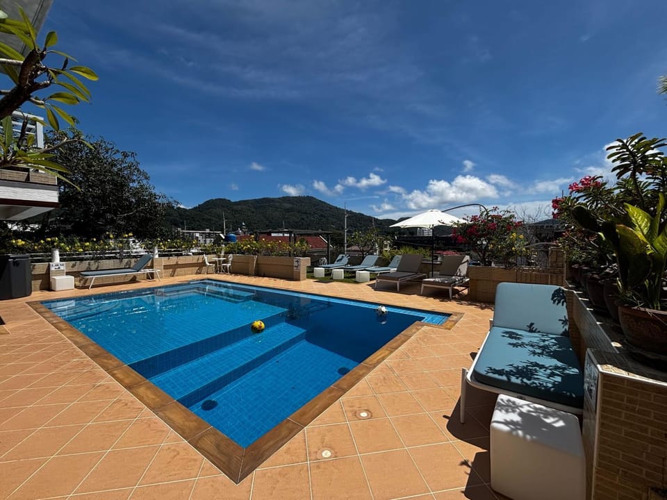 Day, Swimming pool