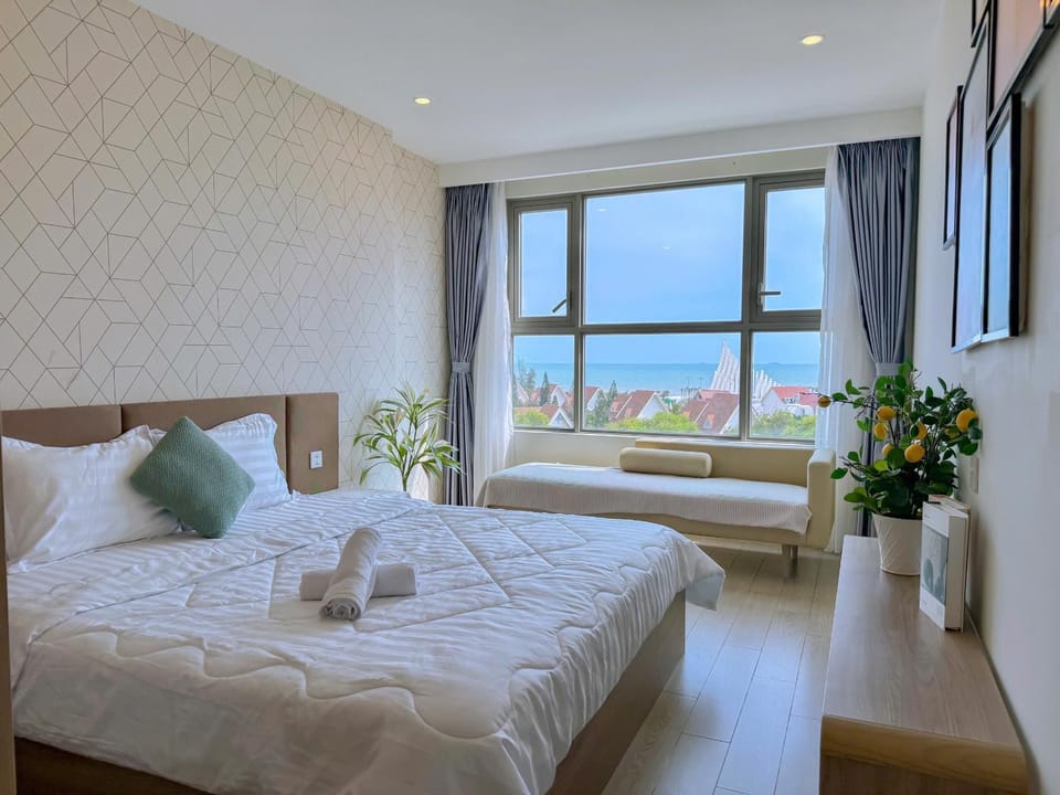 Bed, Natural landscape, Photo of the whole room, Bedroom, Sea view, towels