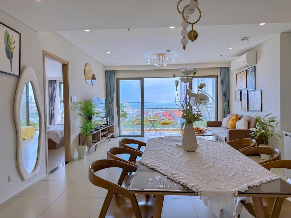 Natural landscape, Living room, Seating area, Dining area, Sea view