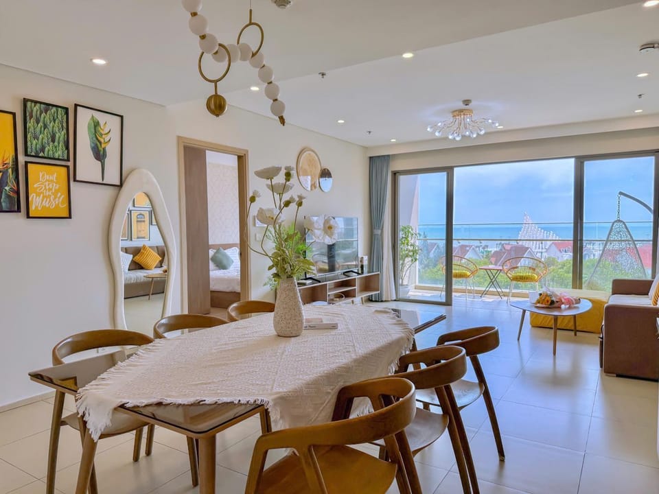 Natural landscape, Living room, Seating area, Dining area