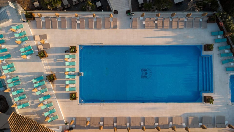 Bird's eye view, Swimming pool, sunbed