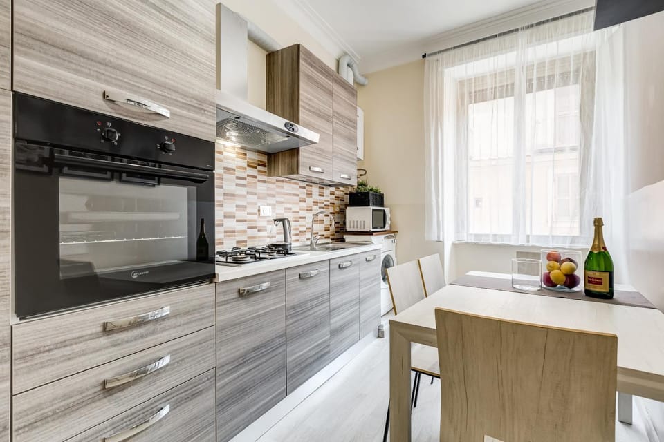 BDC - Prestige 3Bdr 3Bath in Monti District Apartment in Rome