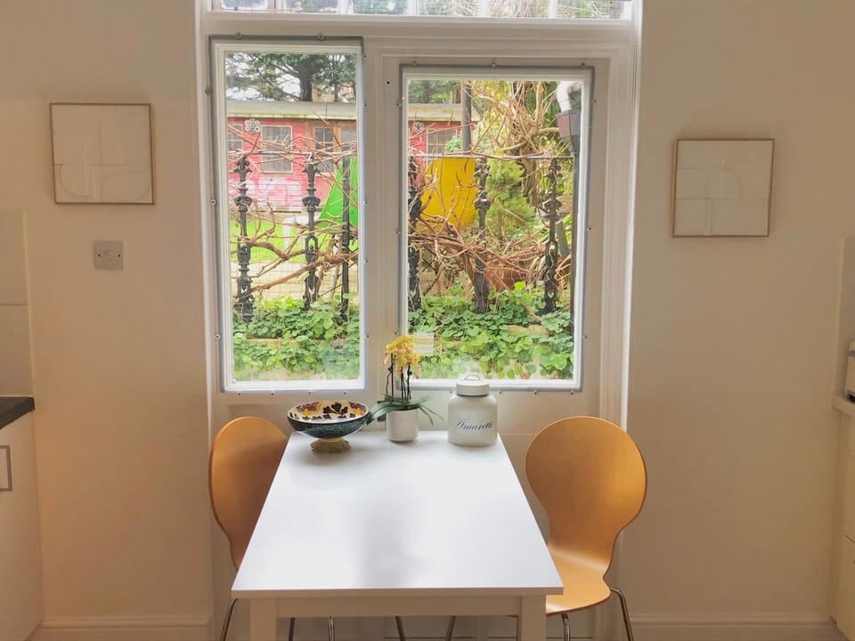 Spacious comfortable flat with free parking in East Finchley, Muswell Hill & close to Alexandra Palace Apartment in London