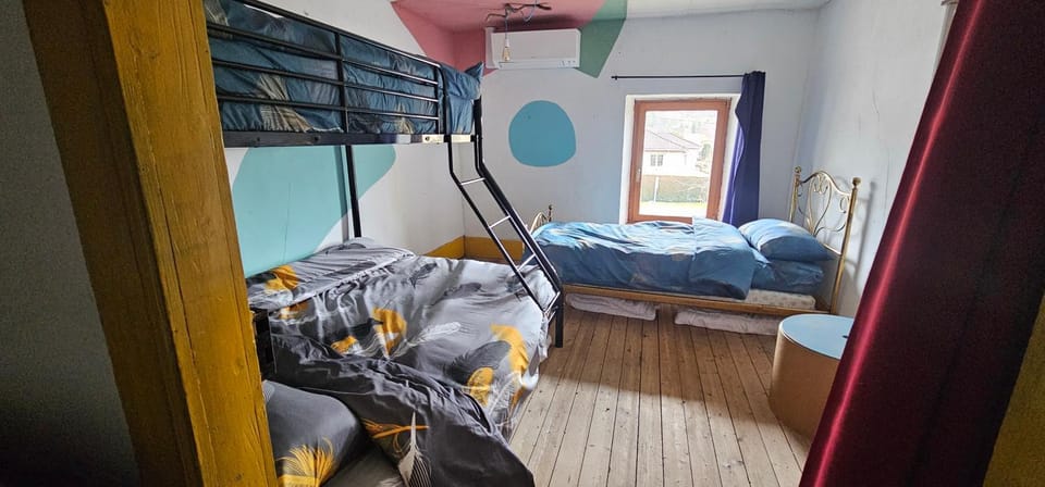 Bed, Photo of the whole room, Bedroom, bunk bed, towels