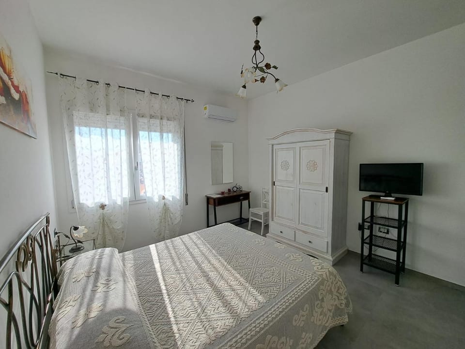 CENTRAL ROOMS TORTOLI' Vacation rental in Sardinia