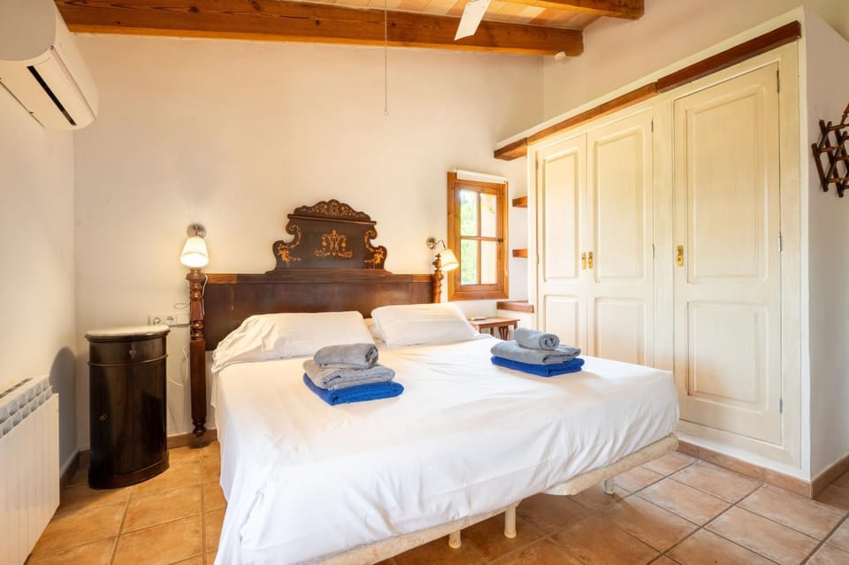 Bed, Photo of the whole room, Bedroom, towels, wardrobe
