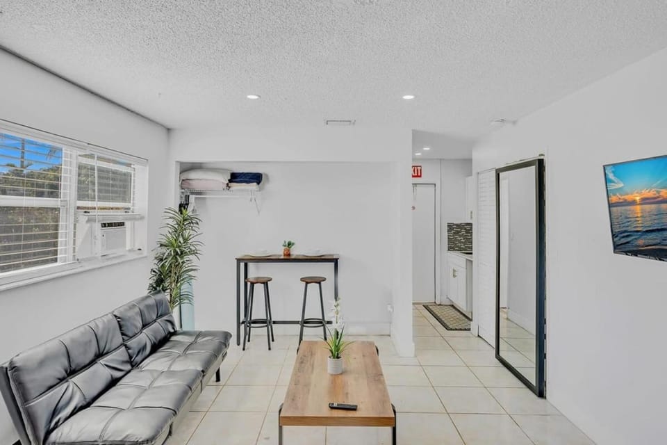 Large 2 Bed Studio Close to Beach & Hard Rock HA03 House in Hollywood