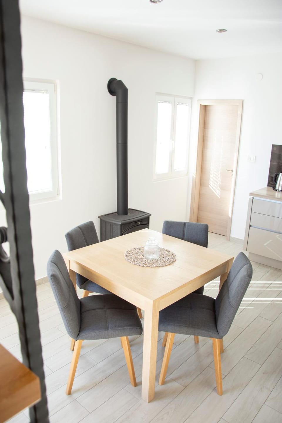 Seating area, Dining area