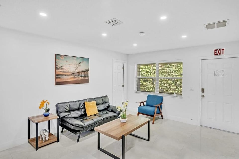 NEW 2 Bedroom Hollywood Beach and Hard Rock LB1 House in Hollywood