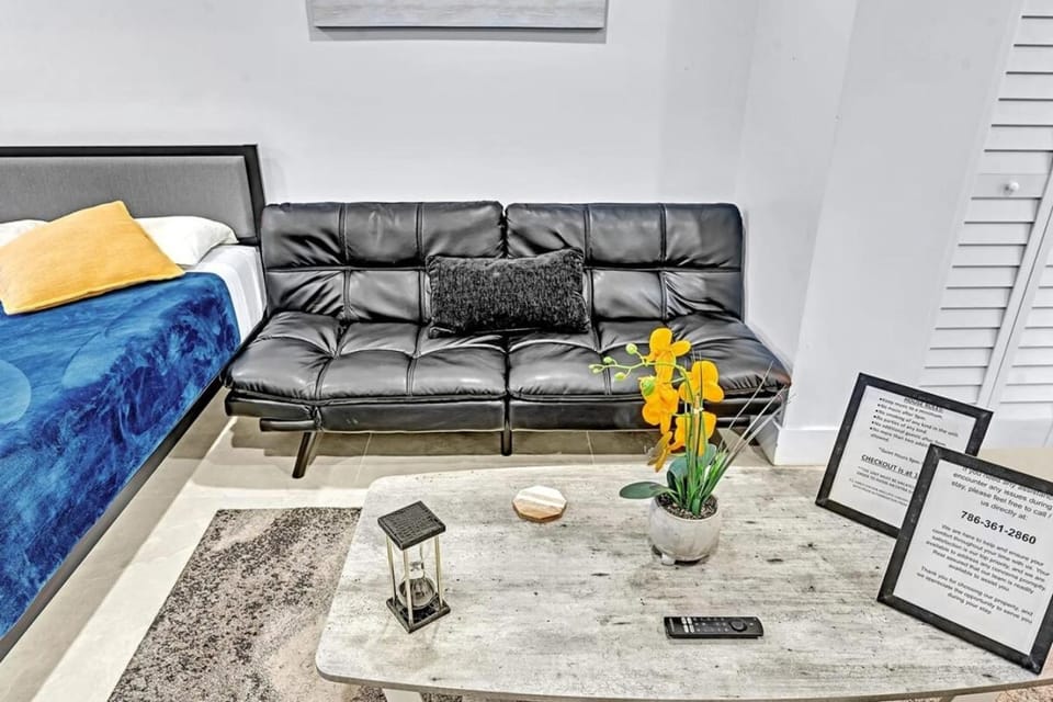 Hollywood Large Studio Close to Beach & Casino LB3 House in Hollywood