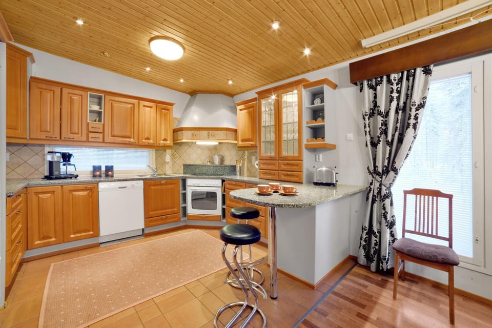 Coffee/tea facilities, Kitchen or kitchenette, Dining area