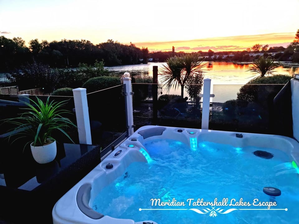 Meridian Tattershall Lakes Escape - Lakeside lodge caravan with the fishing peg LUXURY HOT TUB Campground/ 
RV Resort in Tattershall
