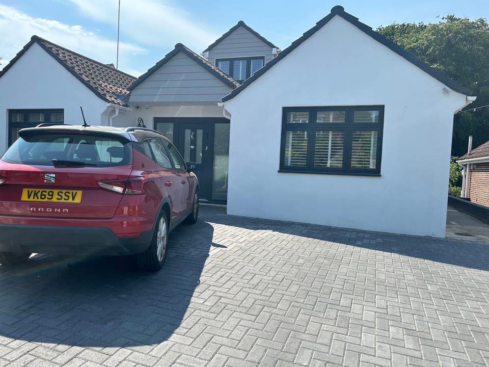 Lovely studio annex in Lilliput near Sandbanks Apartment in Poole