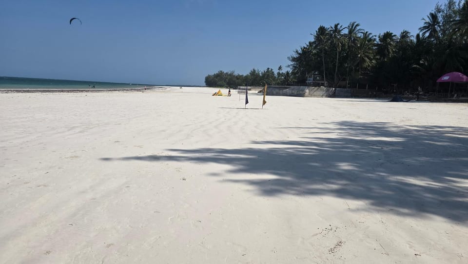 1 Bed Villa - Sleeps 2 - Smoking - Parking - Wifi Villa in Kenya