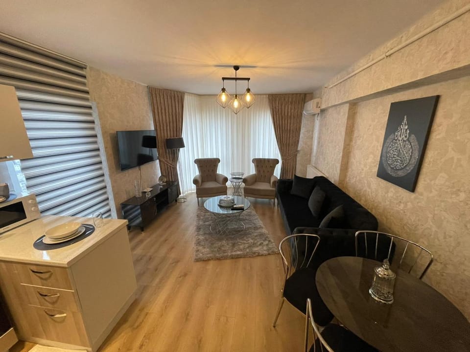 Communal lounge/ TV room, TV and multimedia, Kitchen or kitchenette, Living room, Seating area, Dining area, Evening entertainment
