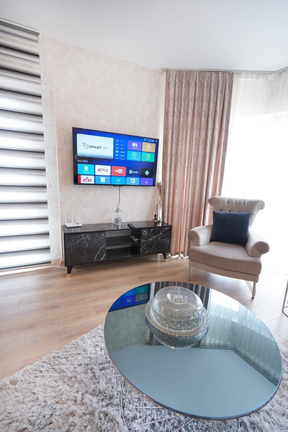 Communal lounge/ TV room, TV and multimedia, Living room, Seating area, Evening entertainment