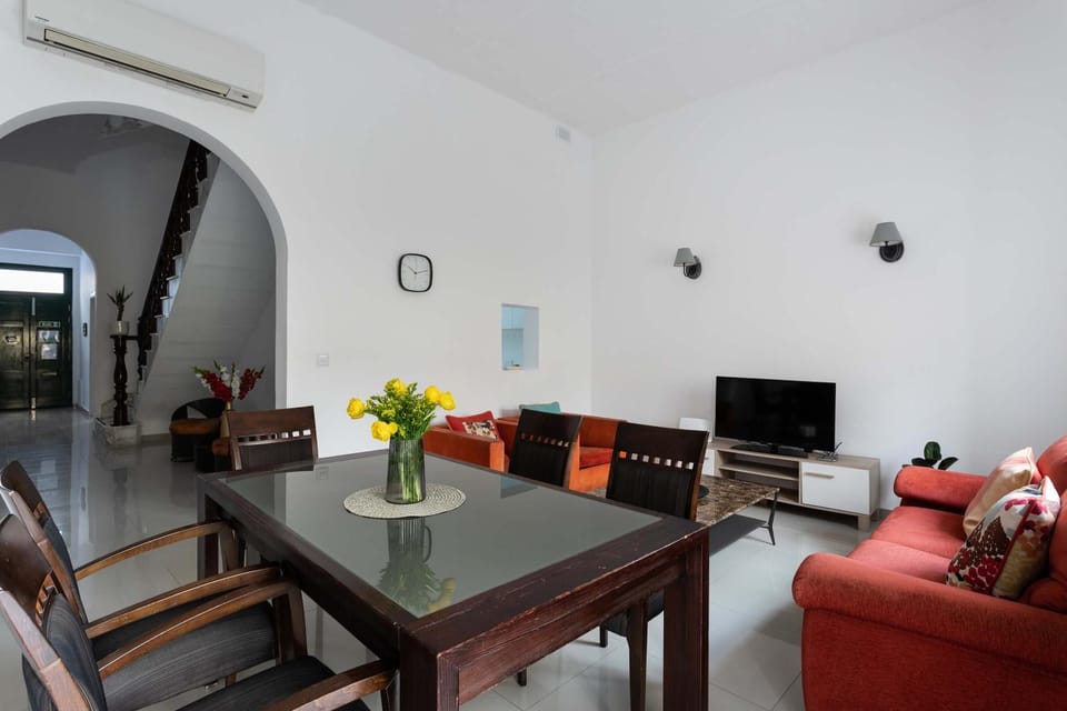 Unique Four Bedroom Townhouse One Minute Away From The Seafront House in Sliema