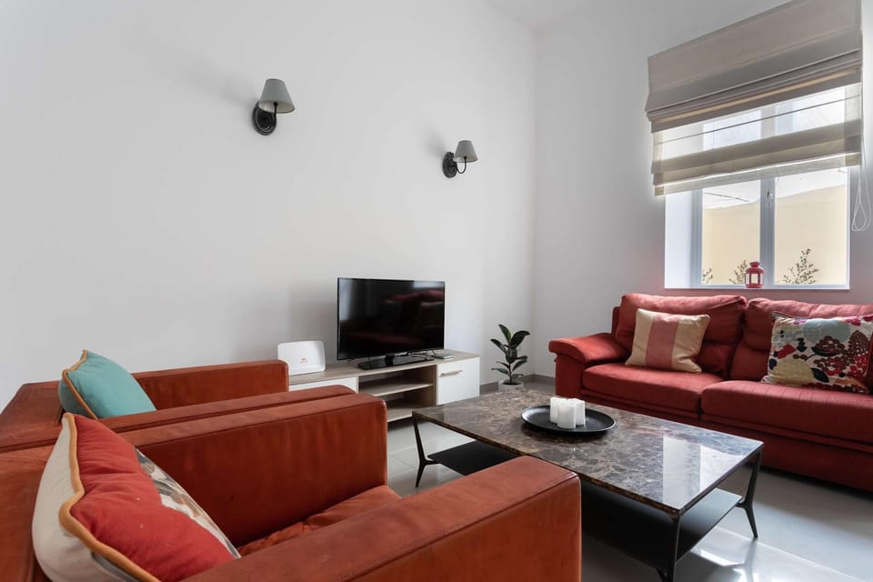 Unique Four Bedroom Townhouse One Minute Away From The Seafront House in Sliema