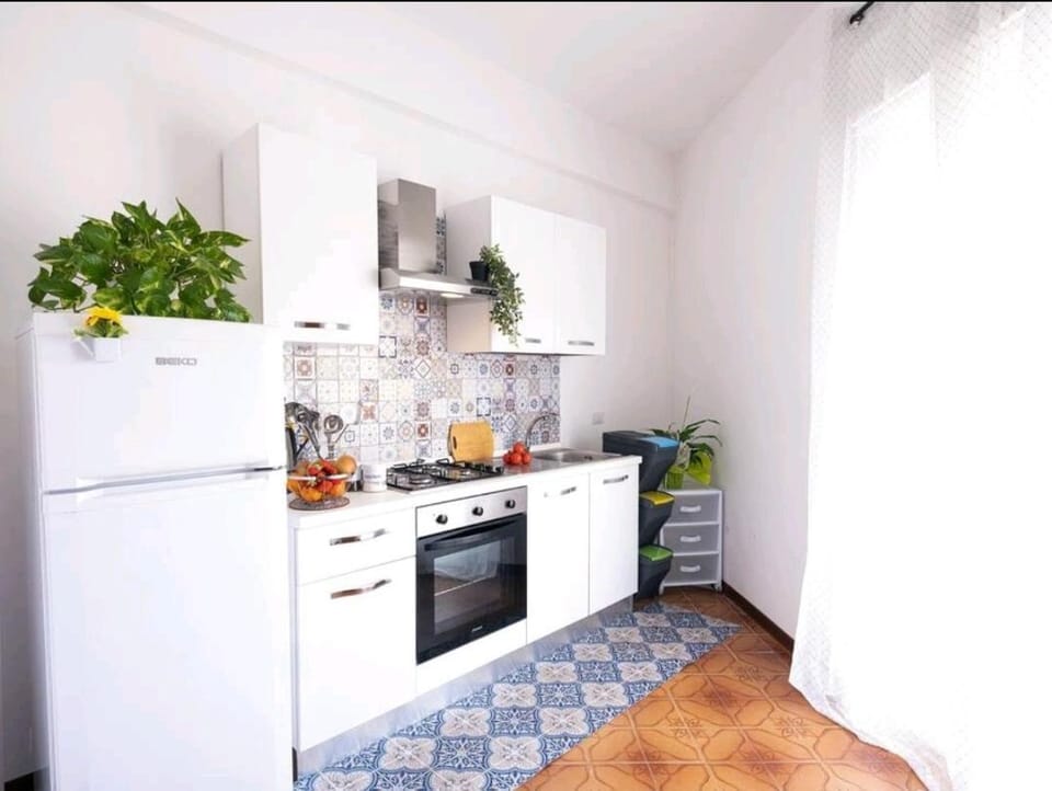 Kitchen or kitchenette, pet friendly, stove