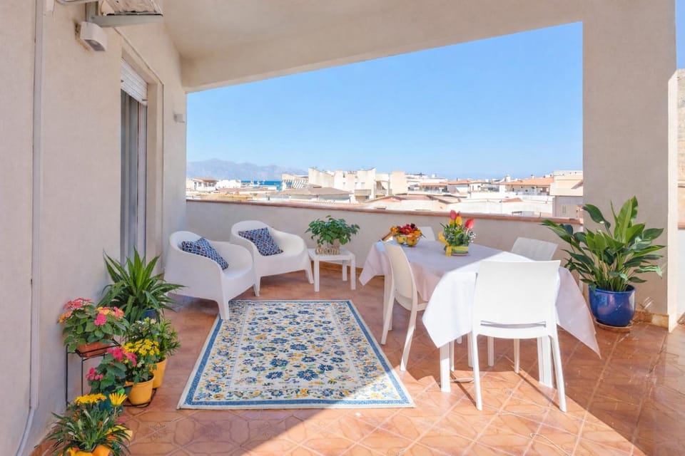 Limoncello Apri la finestra e respira il profumo del mare Alloggio Spazioso in Sicilia Comfort per 6 Ospiti Apartment in Alcamo