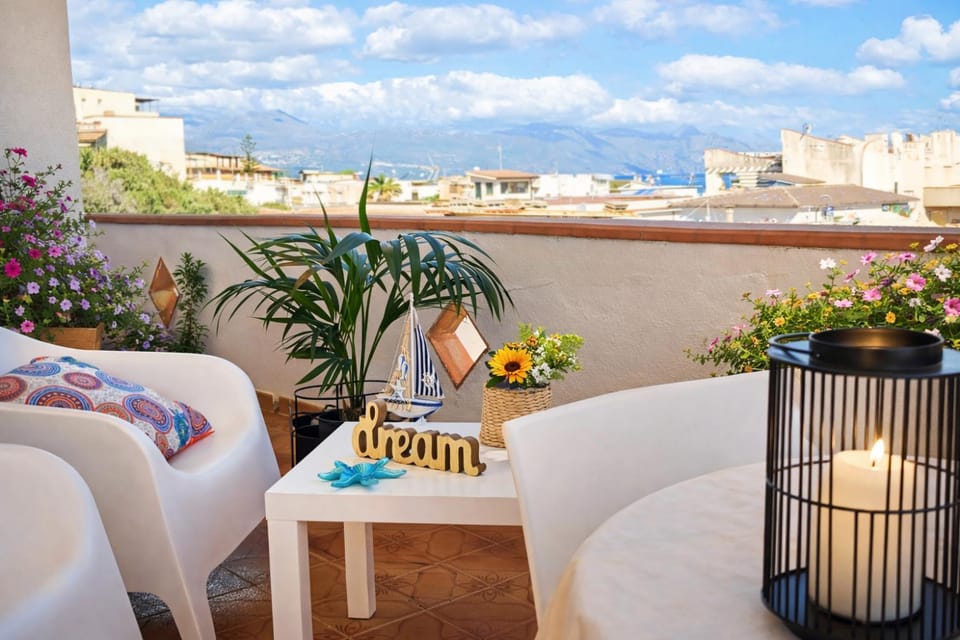 Limoncello Apri la finestra e respira il profumo del mare Alloggio Spazioso in Sicilia Comfort per 6 Ospiti Apartment in Alcamo