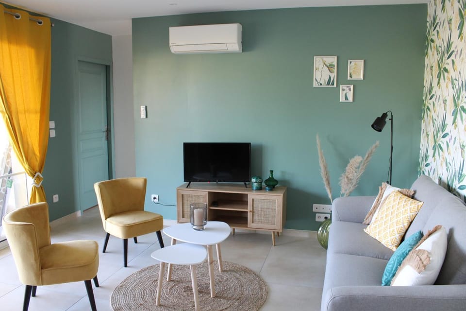 Living room, air conditioner