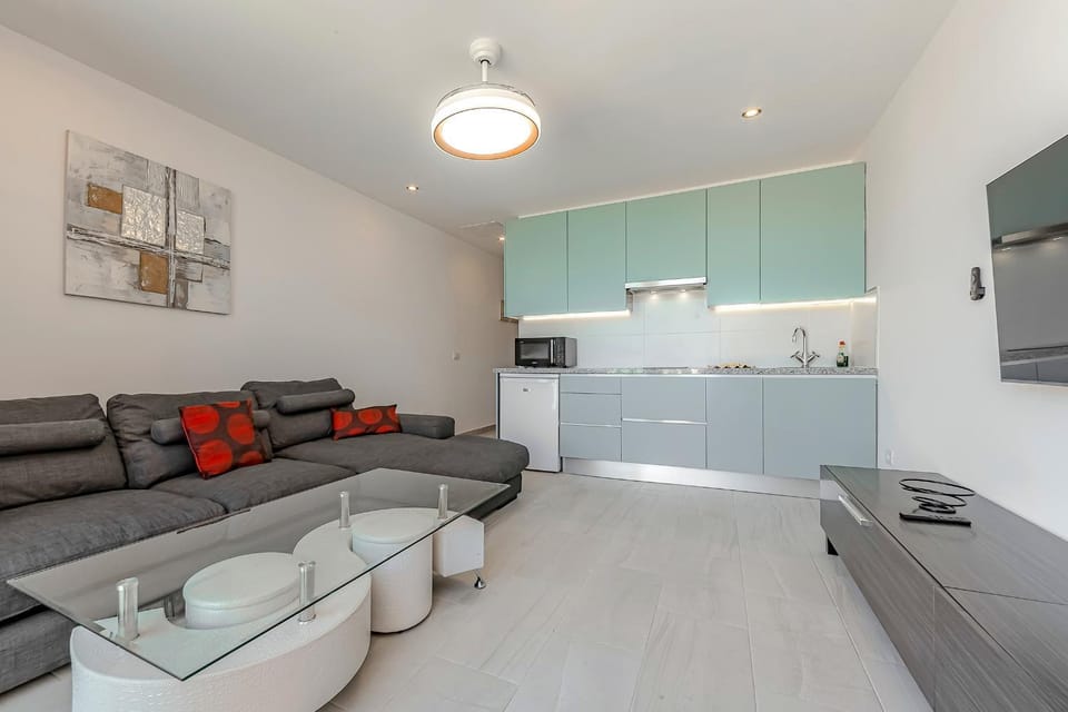 Renovated Seaviews Paradise Court Apartment in Costa Adeje