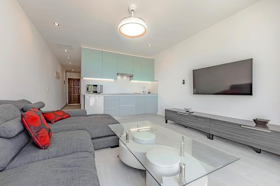 Renovated Seaviews Paradise Court Apartment in Costa Adeje